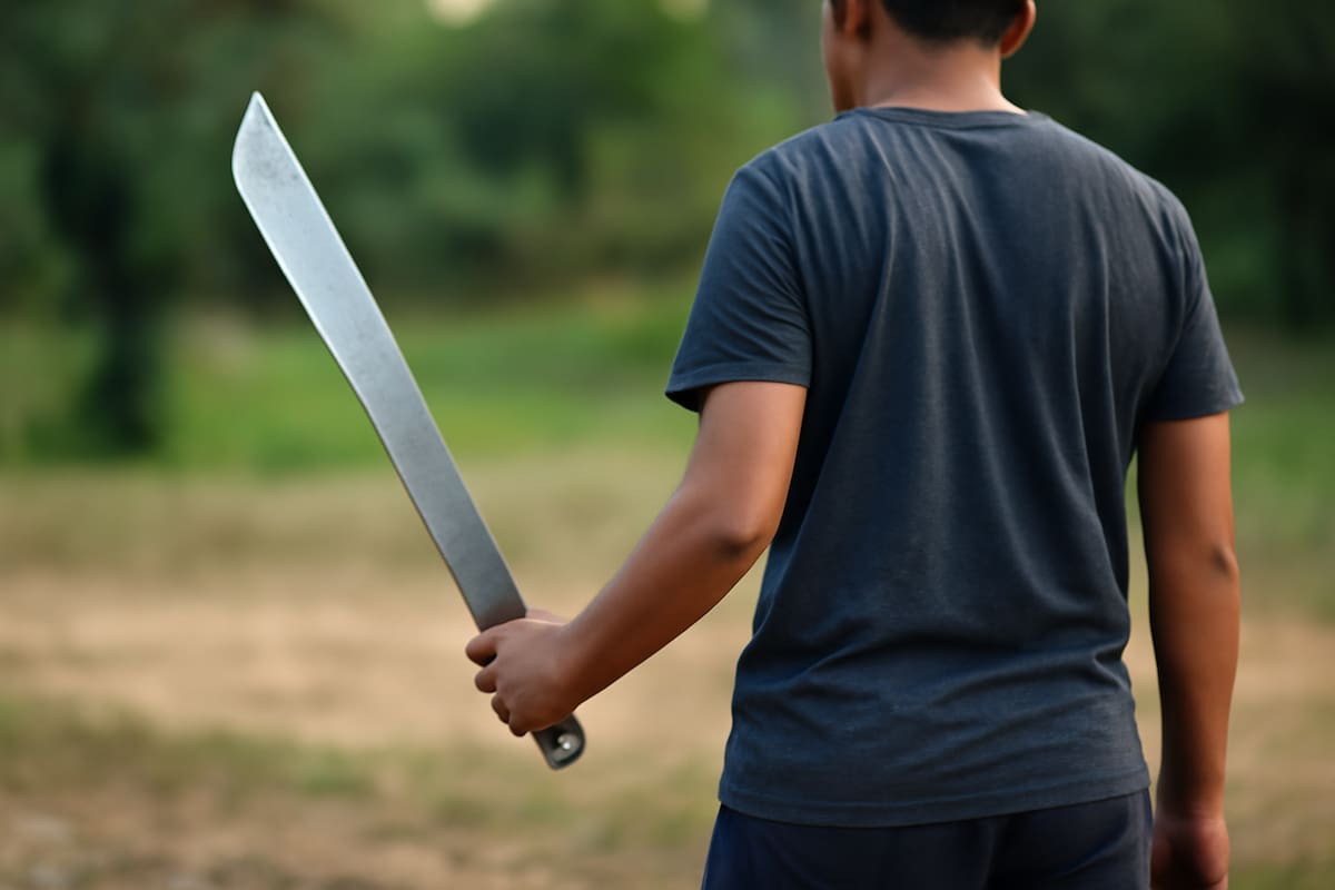 Hombre ataca con machete a otro durante fiesta en Santa Cruz Zenzontepec; Fiscalía de Oaxaca lo detiene por tentativa de homicidio