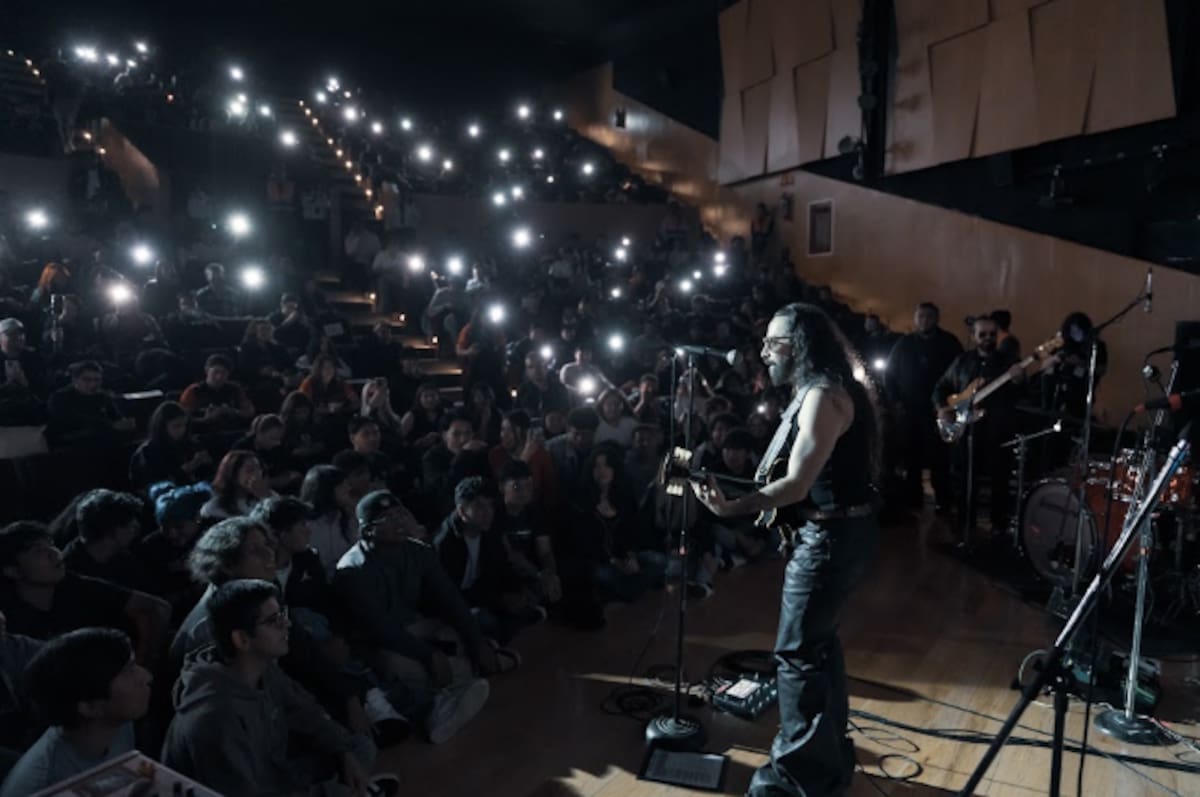 Prudence lleva la educación sexual al IPN con Rolling Stone y Jay de la Cueva; reúne a cerca de 900 estudiantes