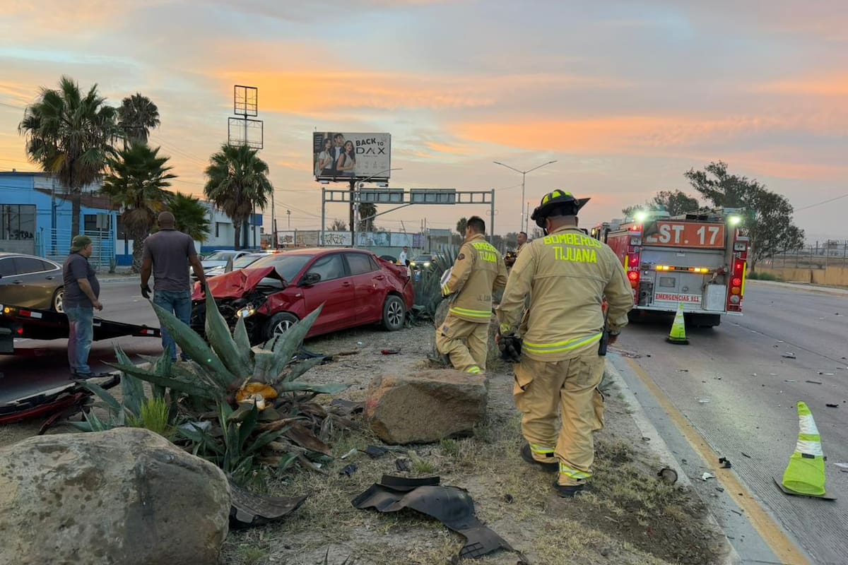 Choque en carretera Aeropuerto deja daños materiales en Tijuana