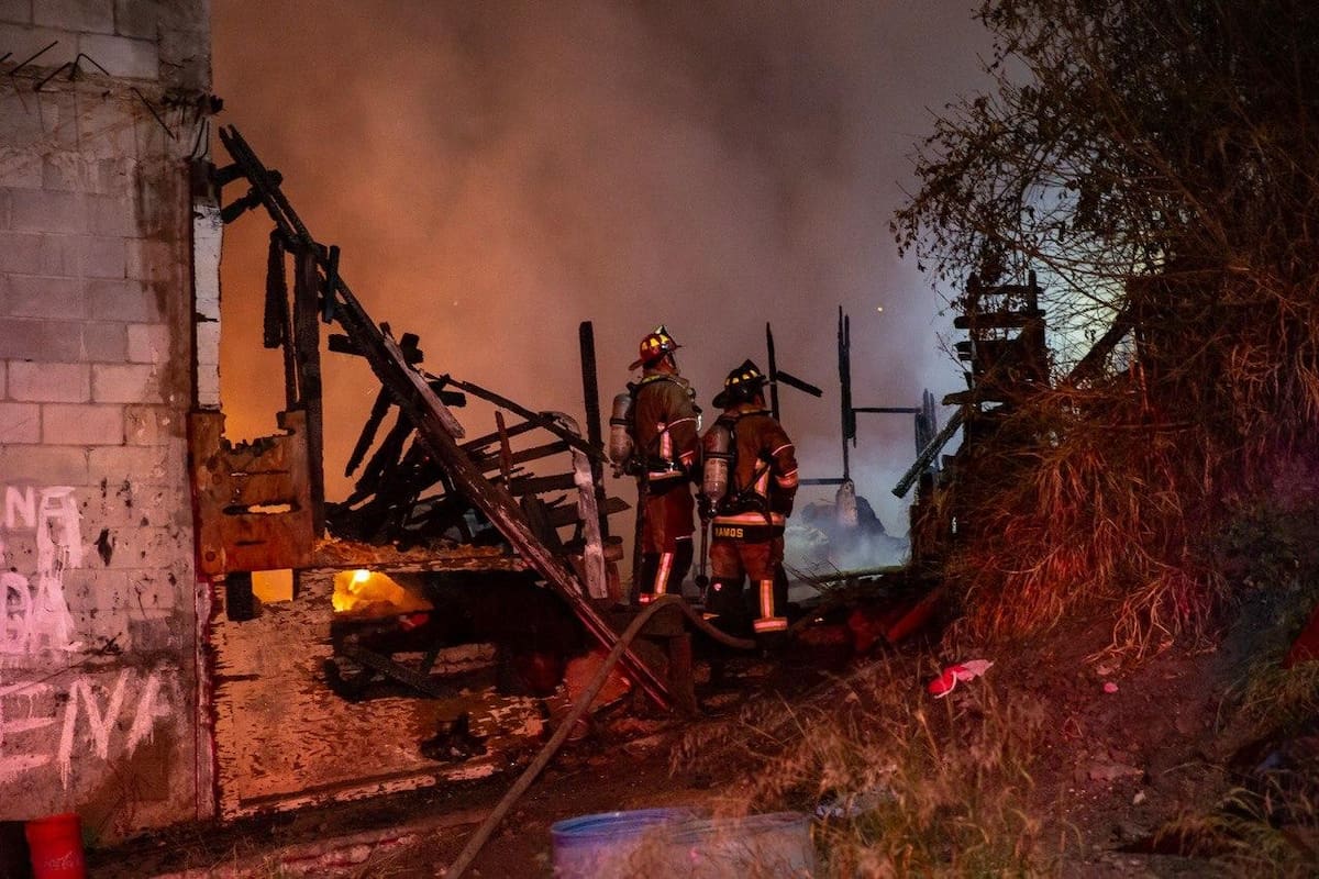 Cuatro casas son consumidas por el fuego en Camino Verde