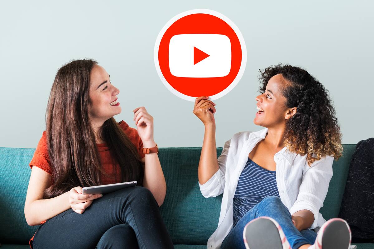 ¿De qué forma monetizan los creadores de contenido en YouTube?