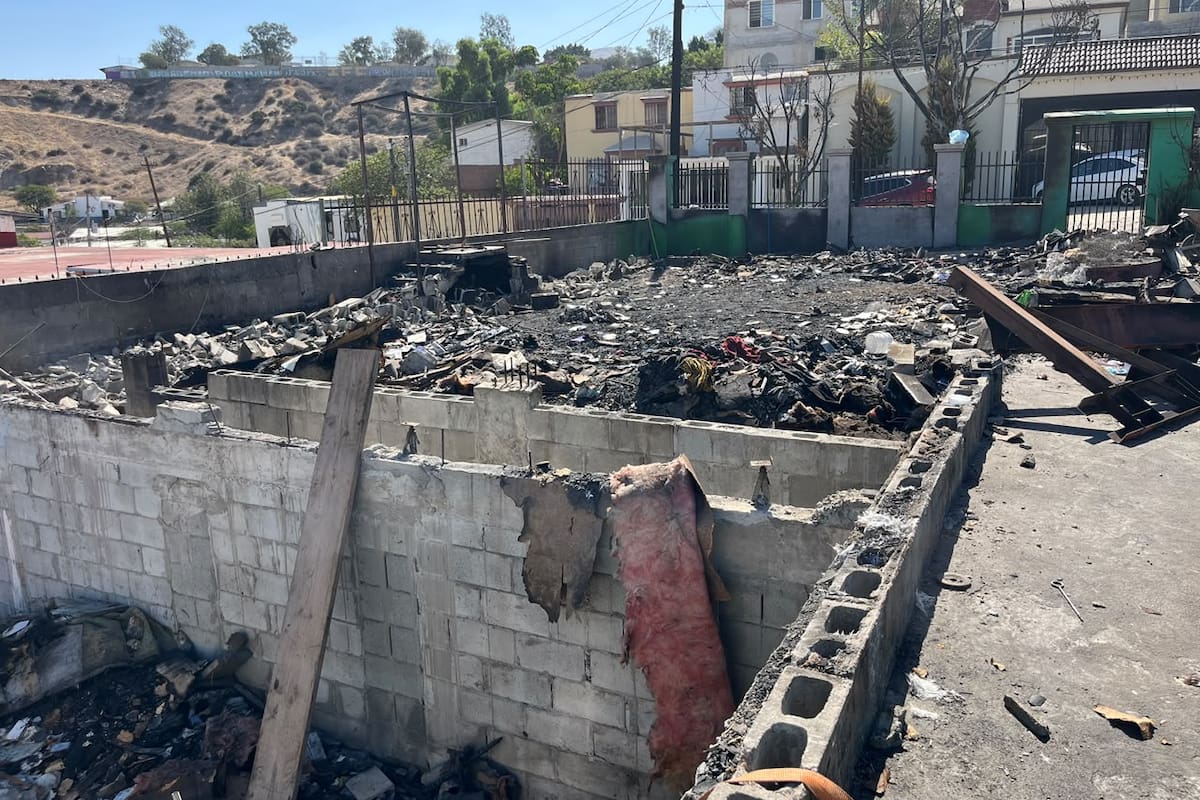 En menos de tres minutos perdió el hogar que construyó durante 12 años; ahora pide ayuda para recoger los escombros en Tijuana