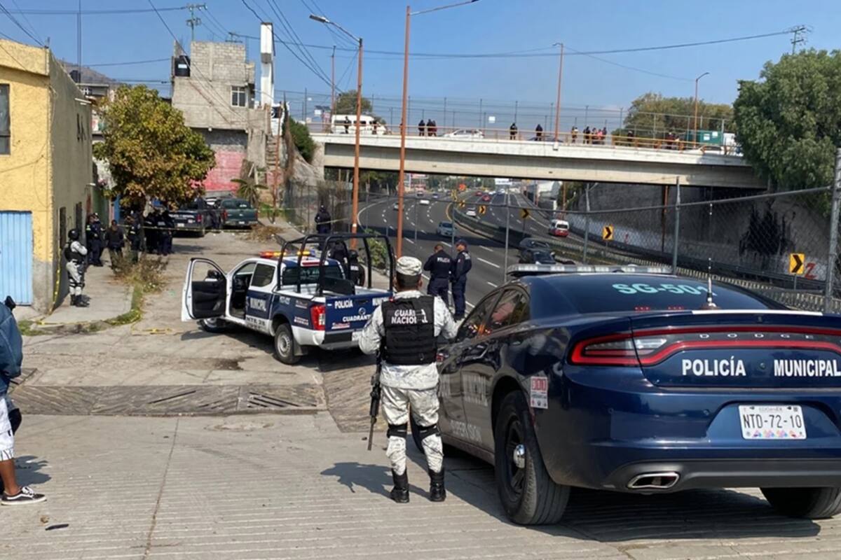 Policías y ladrones desatan tiroteo en el que un oficial terminó muerto y otro herido