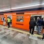 Durante más de 20 años millones de usuarios se resbalaron en estas bancas del Metro de CDMX; ahora por fin comenzaron a cambiarlas