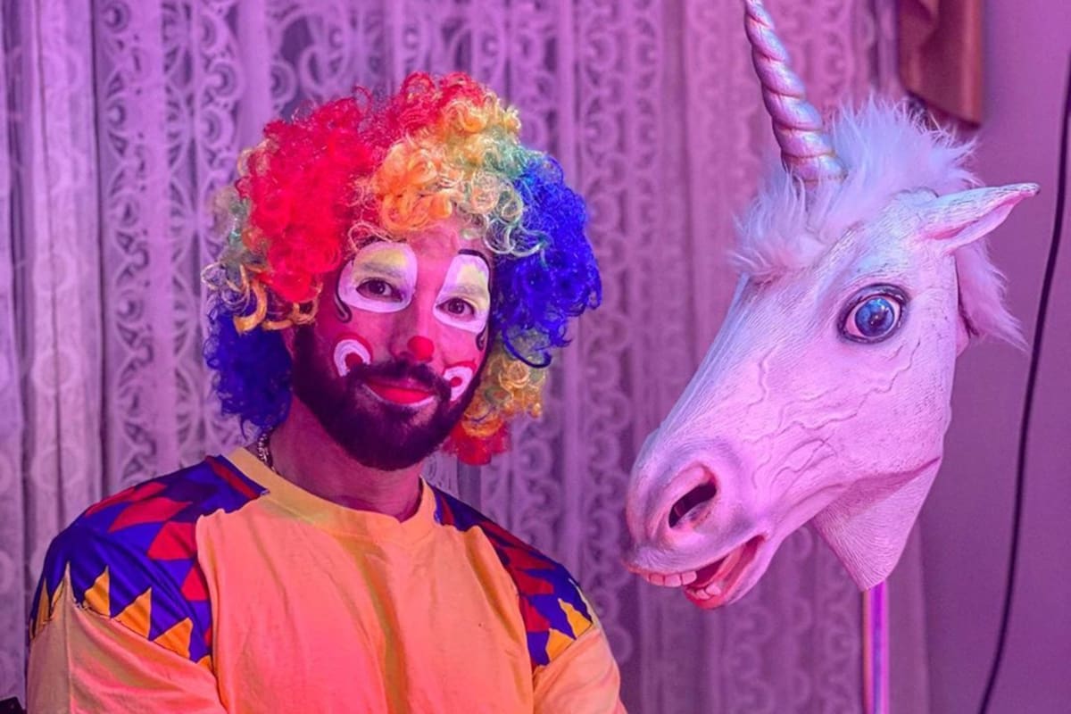 Lanza Poncho de Nigris 'Autogol' en 'Roast Yourself Challenge'