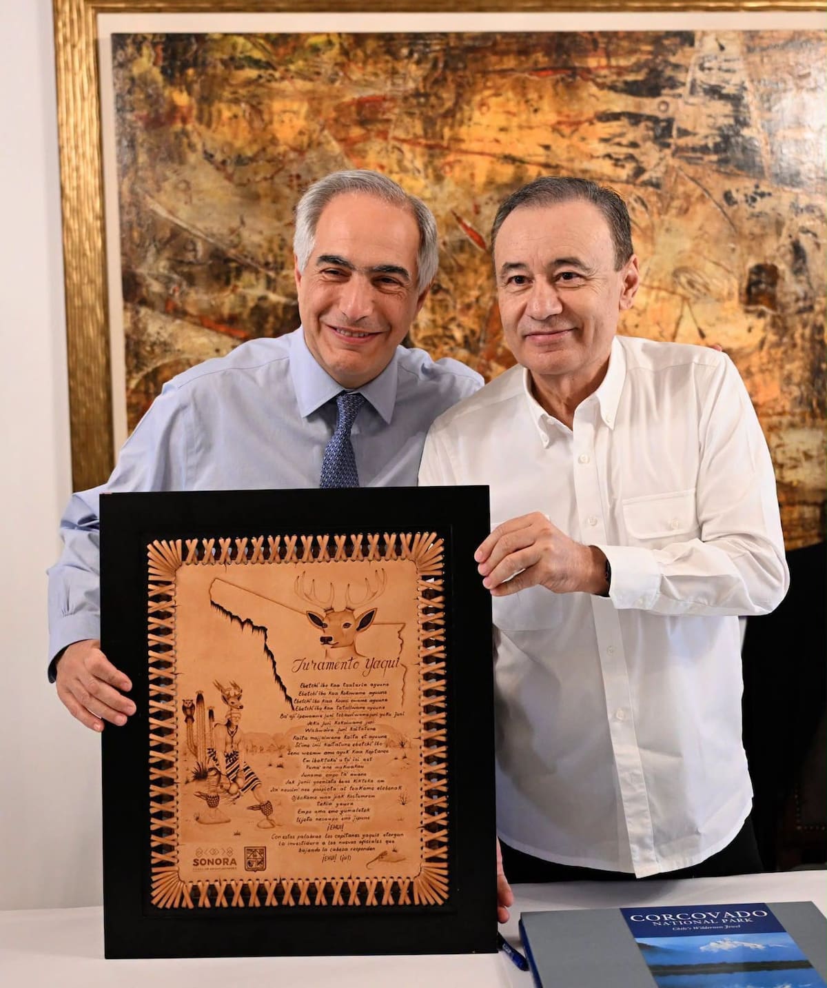 El gobernador Alfonso Durazo y el embajador de Chile en México, Francisco Javier Chahuán Chahuán, abordaron oportunidades de colaboración para el sector minero de Sonora.