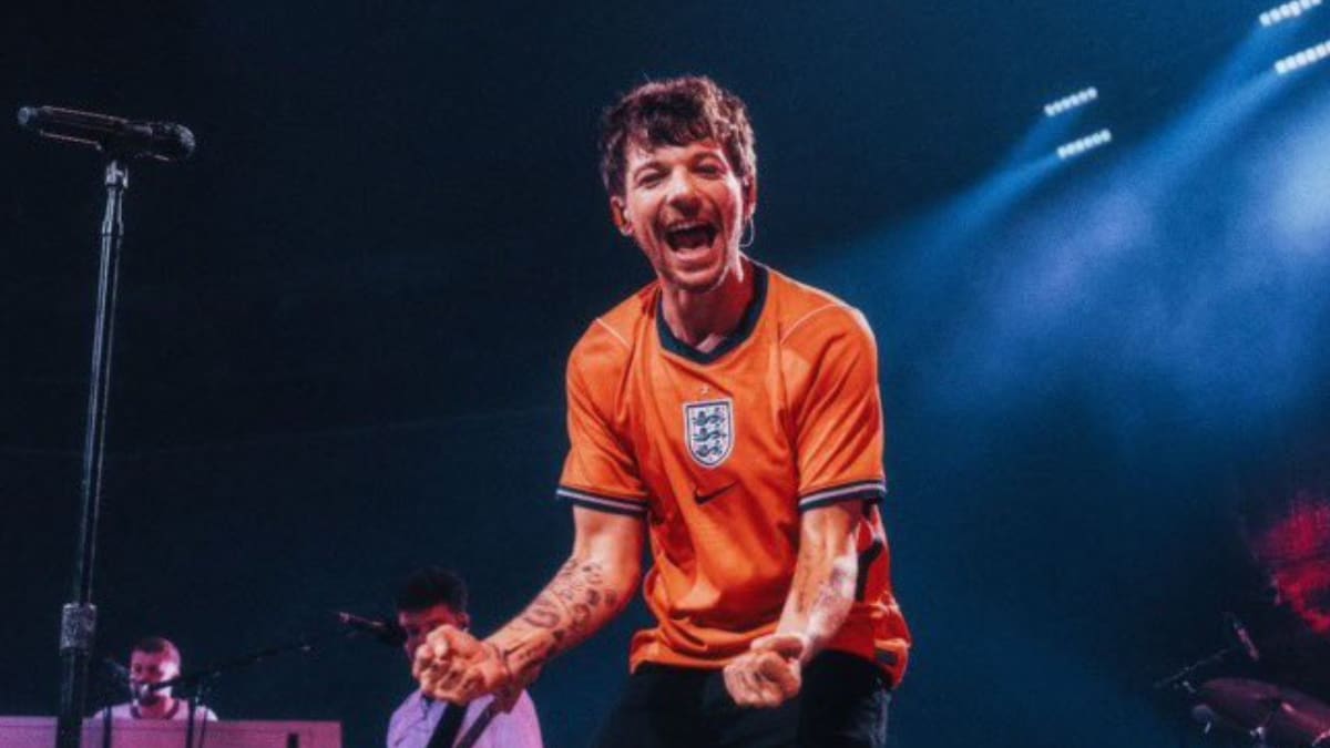 Critican a Louis Tomlinson por presuntamente incitar a abuchear a la Selección Mexicana en pleno concierto (VIDEO)