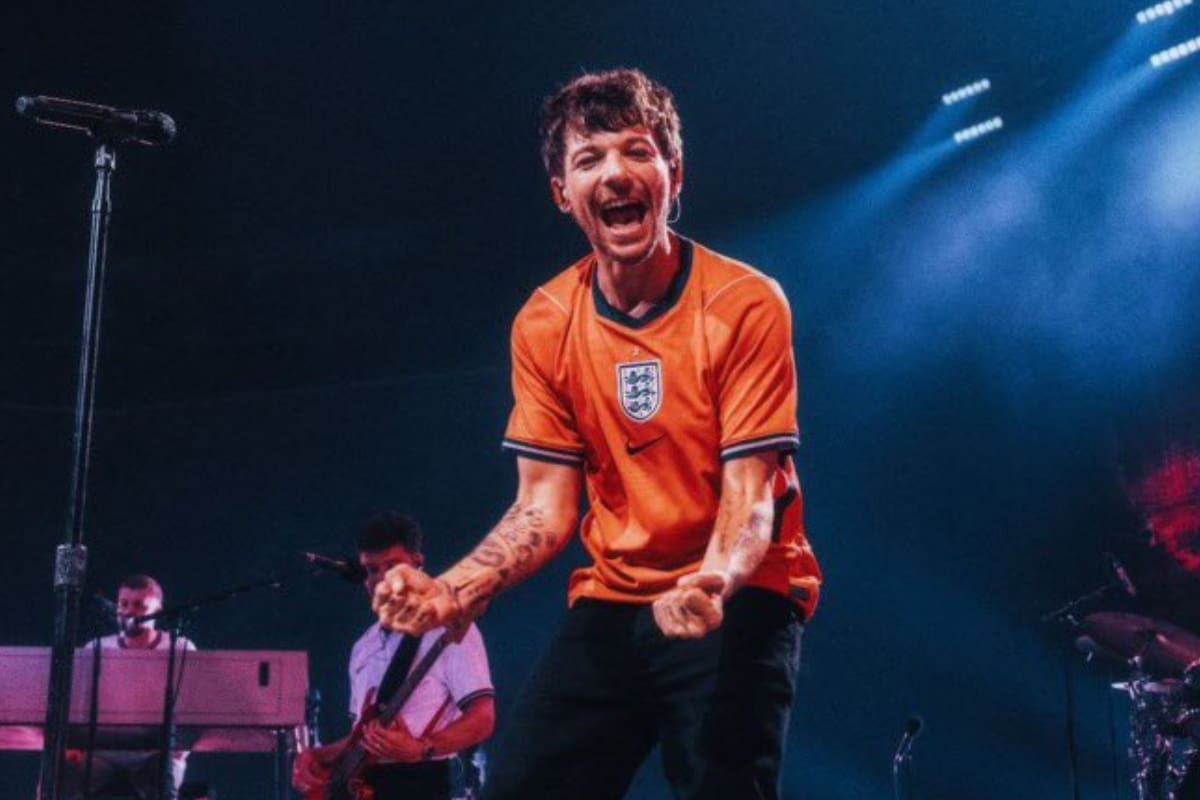 Critican a Louis Tomlinson por presuntamente incitar a abuchear a la Selección Mexicana en pleno concierto (VIDEO)