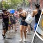 Día de San Juan 2026: Esta es la multa que te pueden imponer en CDMX por desperdiciar agua durante los tradicionales “cubetazos”