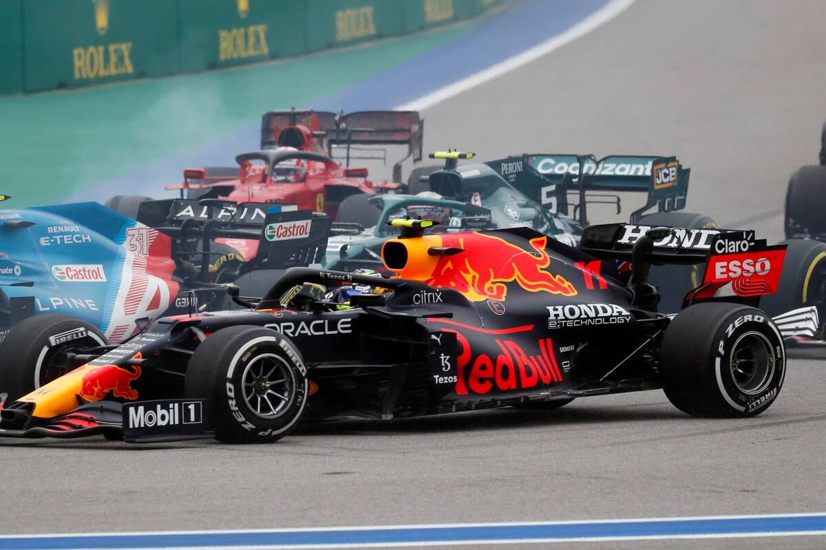 'Checo' Pérez sufre en los pits y pierde podio en Gran Premio de Rusia de Fórmula 1