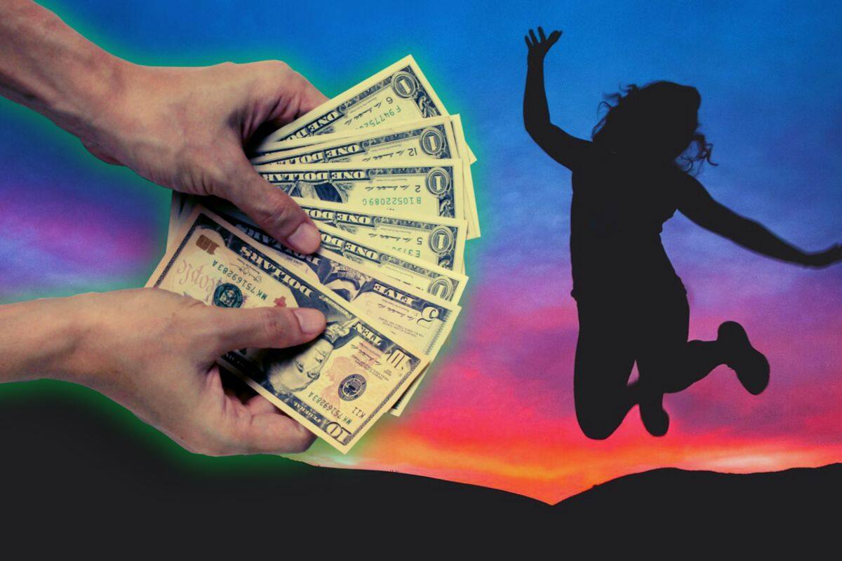 Ingreso básico universal: ¿Mejora la calidad de vida? Esto descubren científicos que regalaron dinero por años
