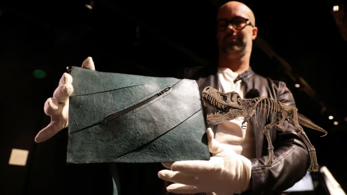 300 mil euros valía el bolso creado con colágeno de T-Rex, pero la subasta en París fracasó cuando las ofertas apenas llegaron a la mitad de su estimación
