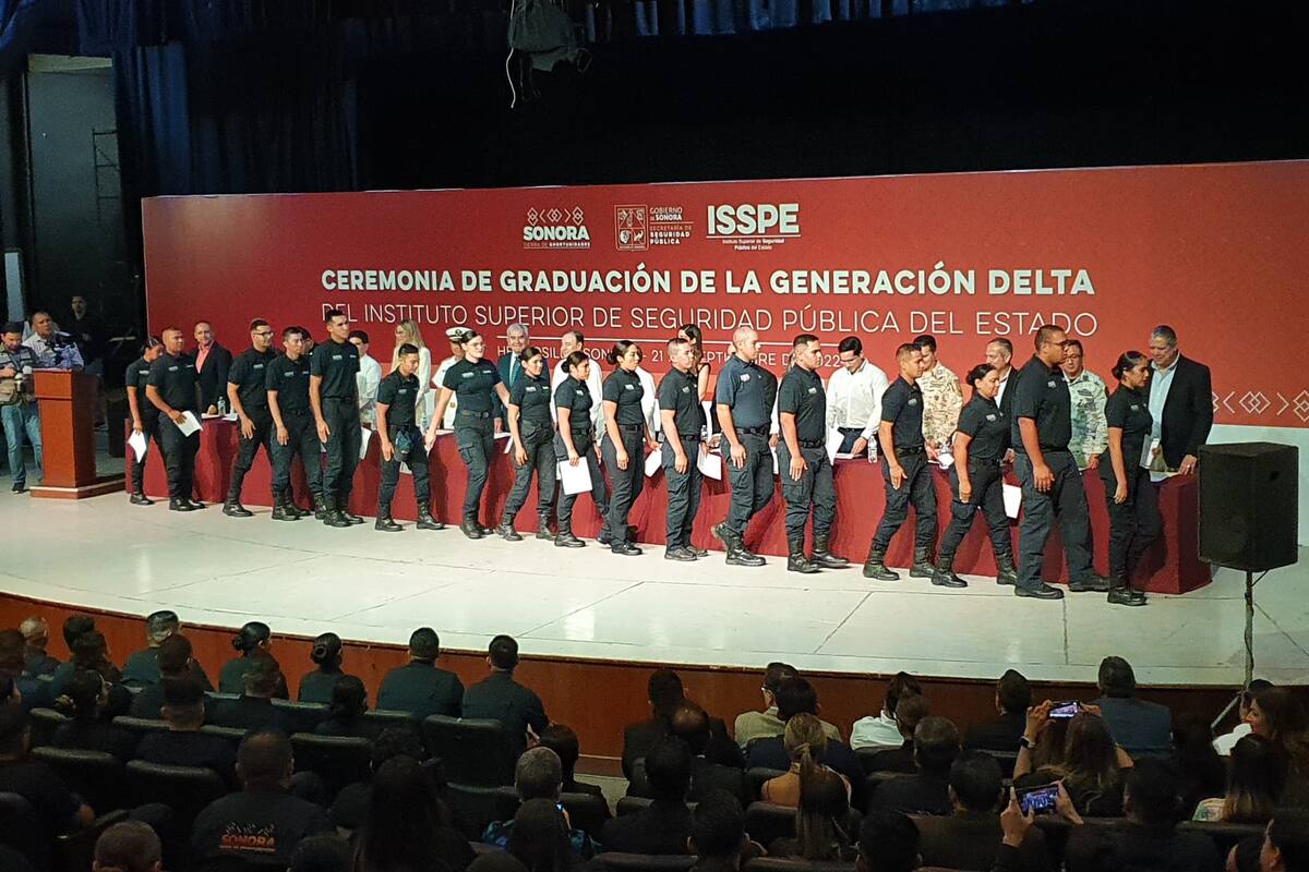 Preside Alfonso Durazo graduación de generación Delta del Isspe