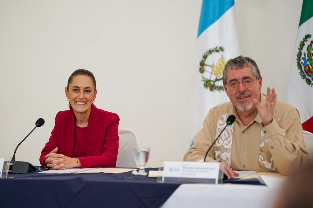 La presidenta Claudia Sheinbaum junto a su homólogo de Guatemala, Bernardo Arévalo. | Crédito: X @Claudiashein
