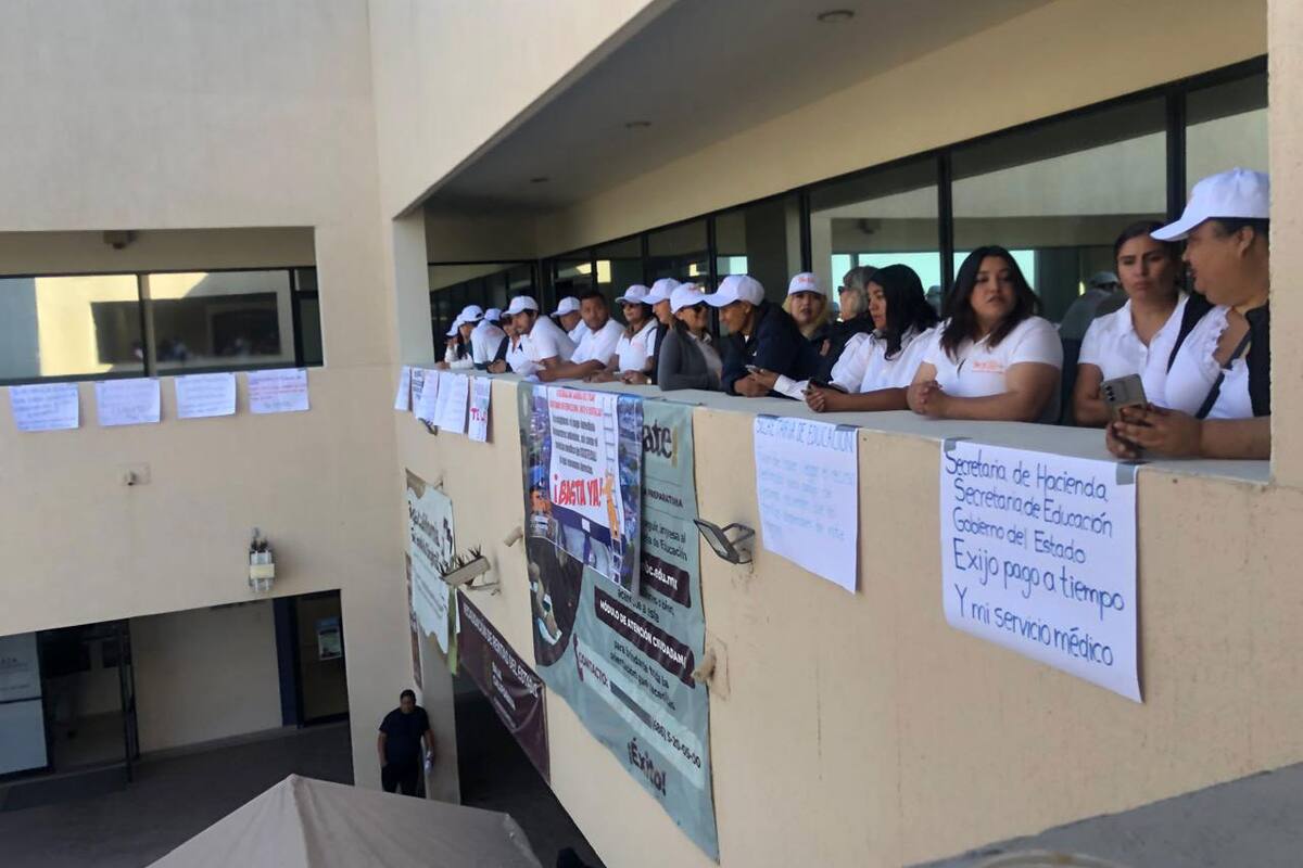 Trabajadores del SNTE 37 en Rosarito exigen pago y servicios médicos