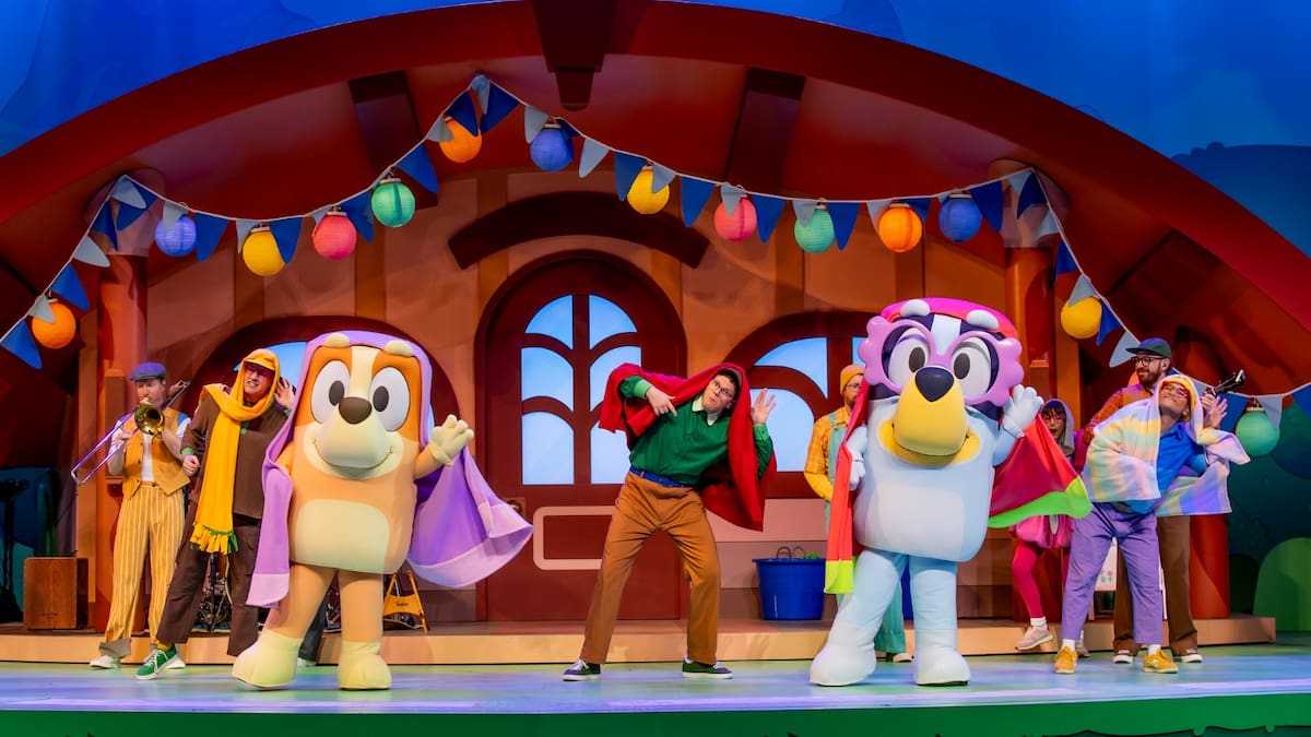 Bluey y Bingo llegan por primera vez a Disneyland
