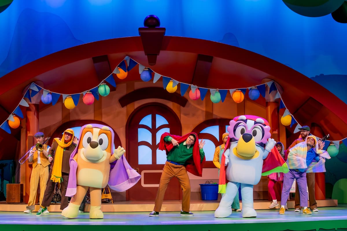 Bluey y Bingo llegan por primera vez a Disneyland