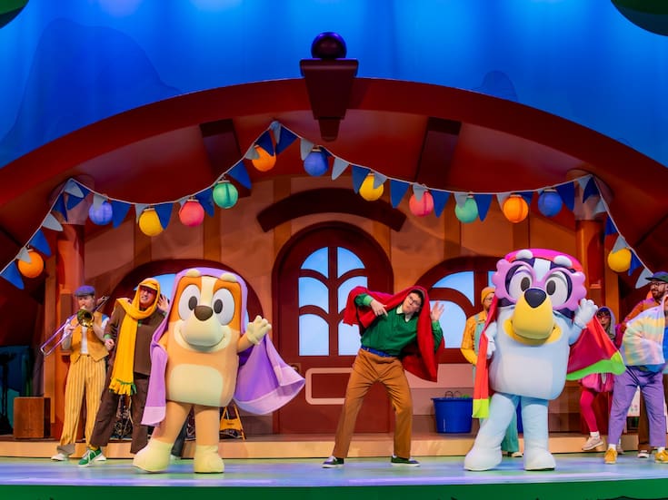 Bluey y Bingo llegan por primera vez a Disneyland