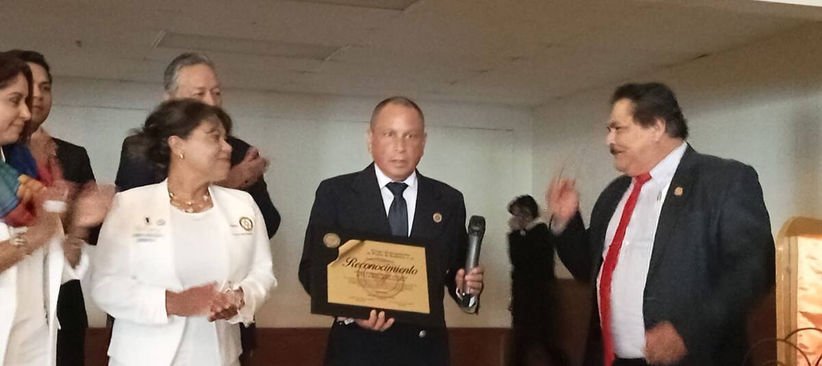 El Grupo Madrugadores de Rosarito también hizo cambio de mesa directiva y Miguel Ángel Lazcano sustituirá a Rosario Castillo.