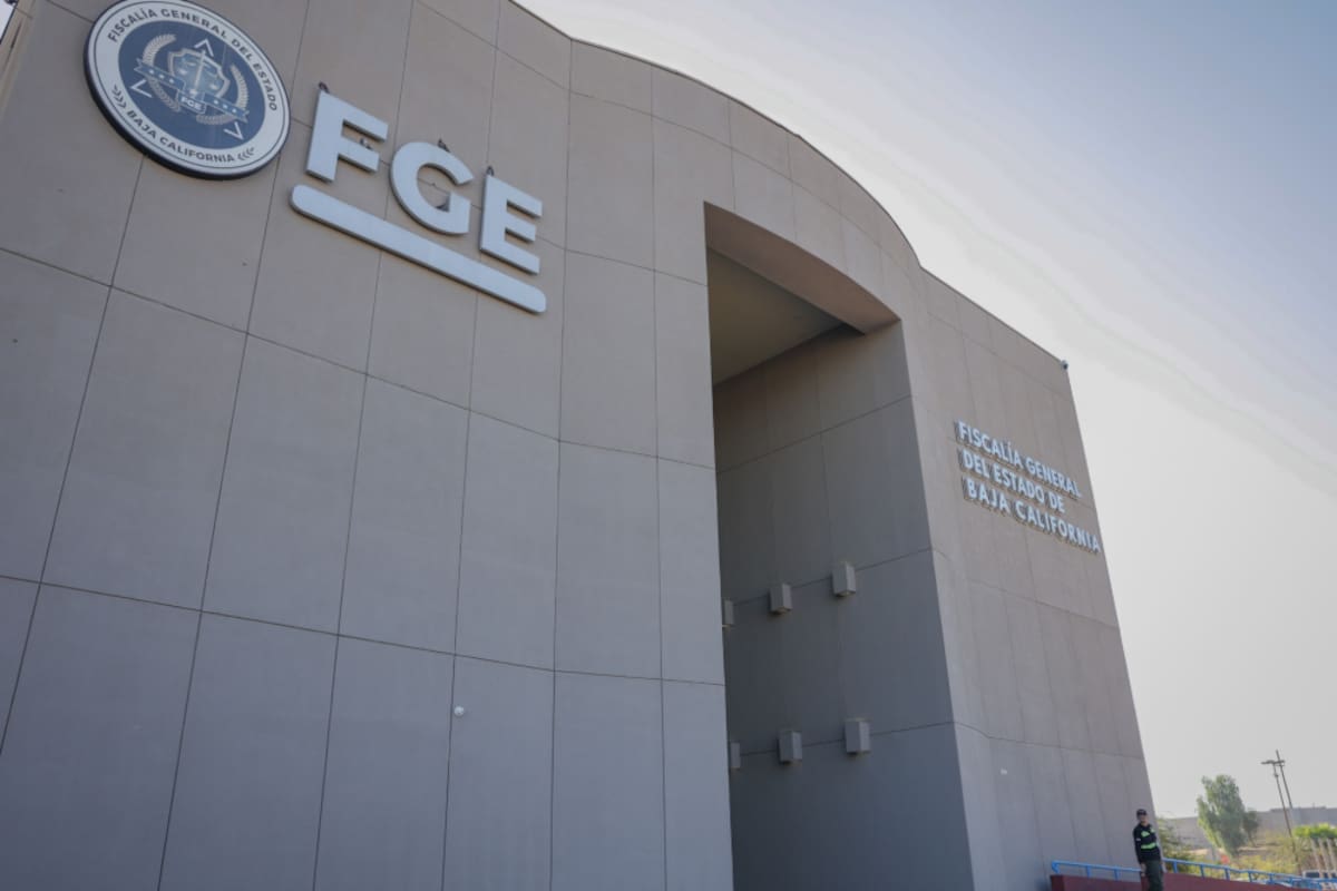 Agente de la FGE rafaguea la casa de su pareja; encuentran 17 cartuchos