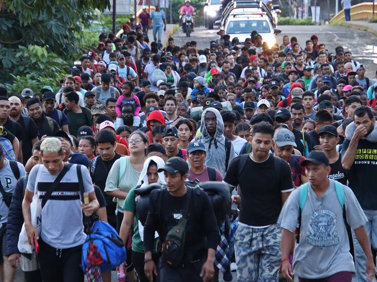 Caravana de mil 500 migrantes parte del sur de México rumbo a la CDMX para exigir regularización