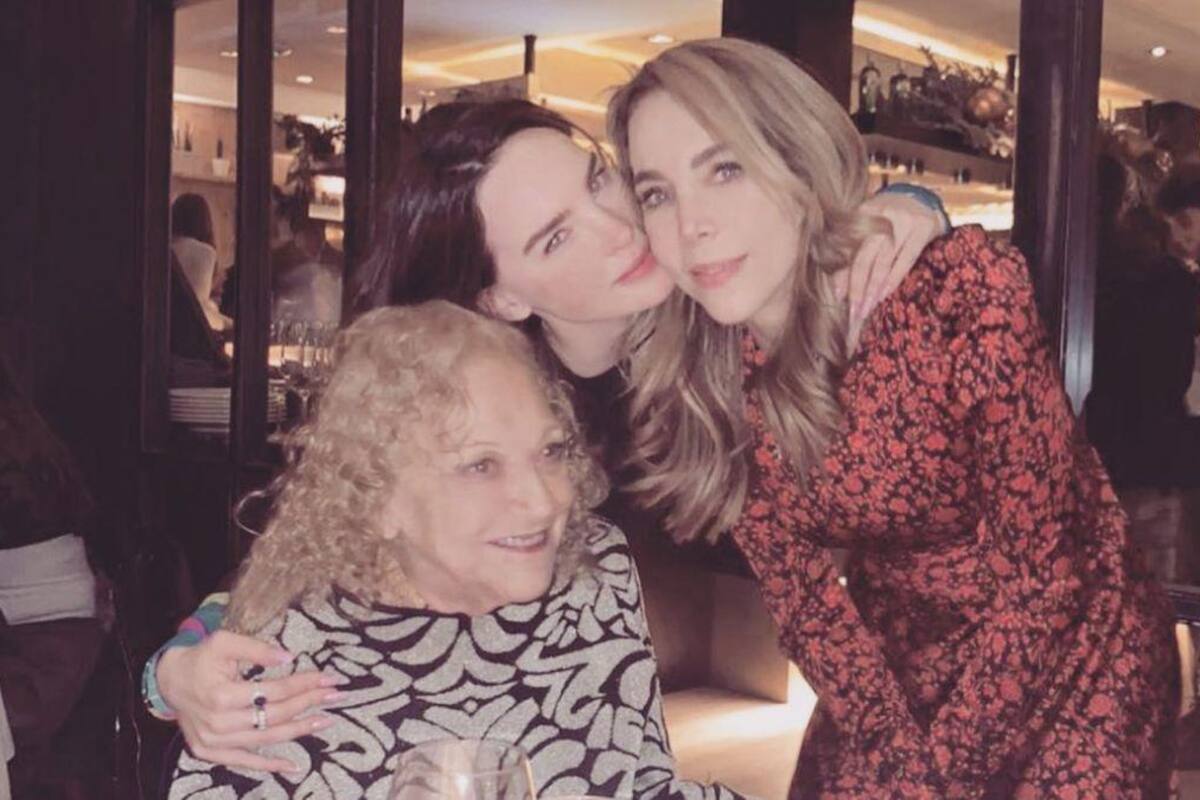 Belinda festeja cumpleaños de su mamá