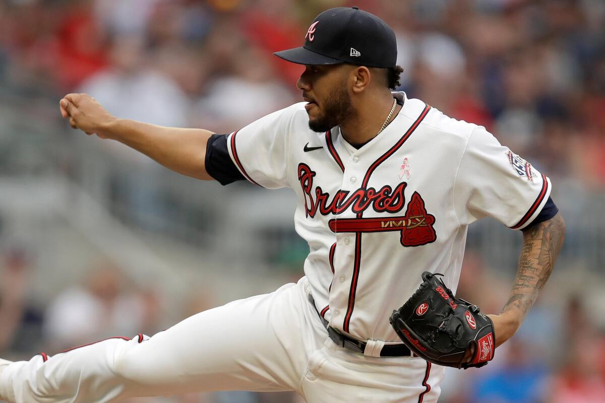 Pitcher de los Braves, Huáscar Ynoa, fuera tres meses por golpear una banca
