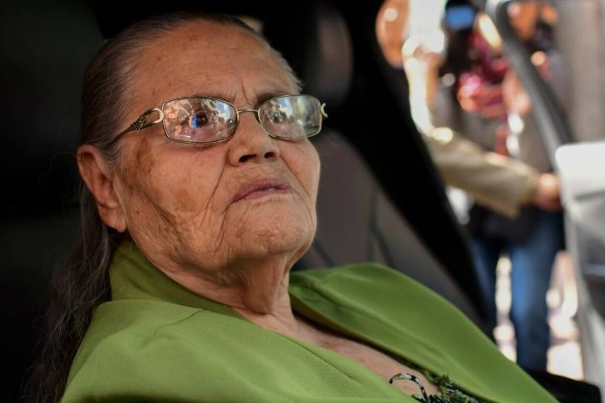 Quién es María Consuelo Loera Pérez, la mujer que causó revuelo por saludar a AMLO
