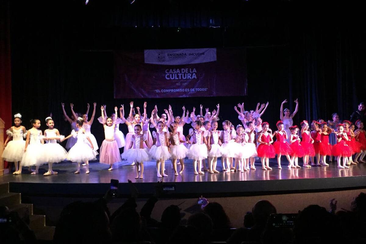 Alumnos de Casa de la Cultura presentan números navideños