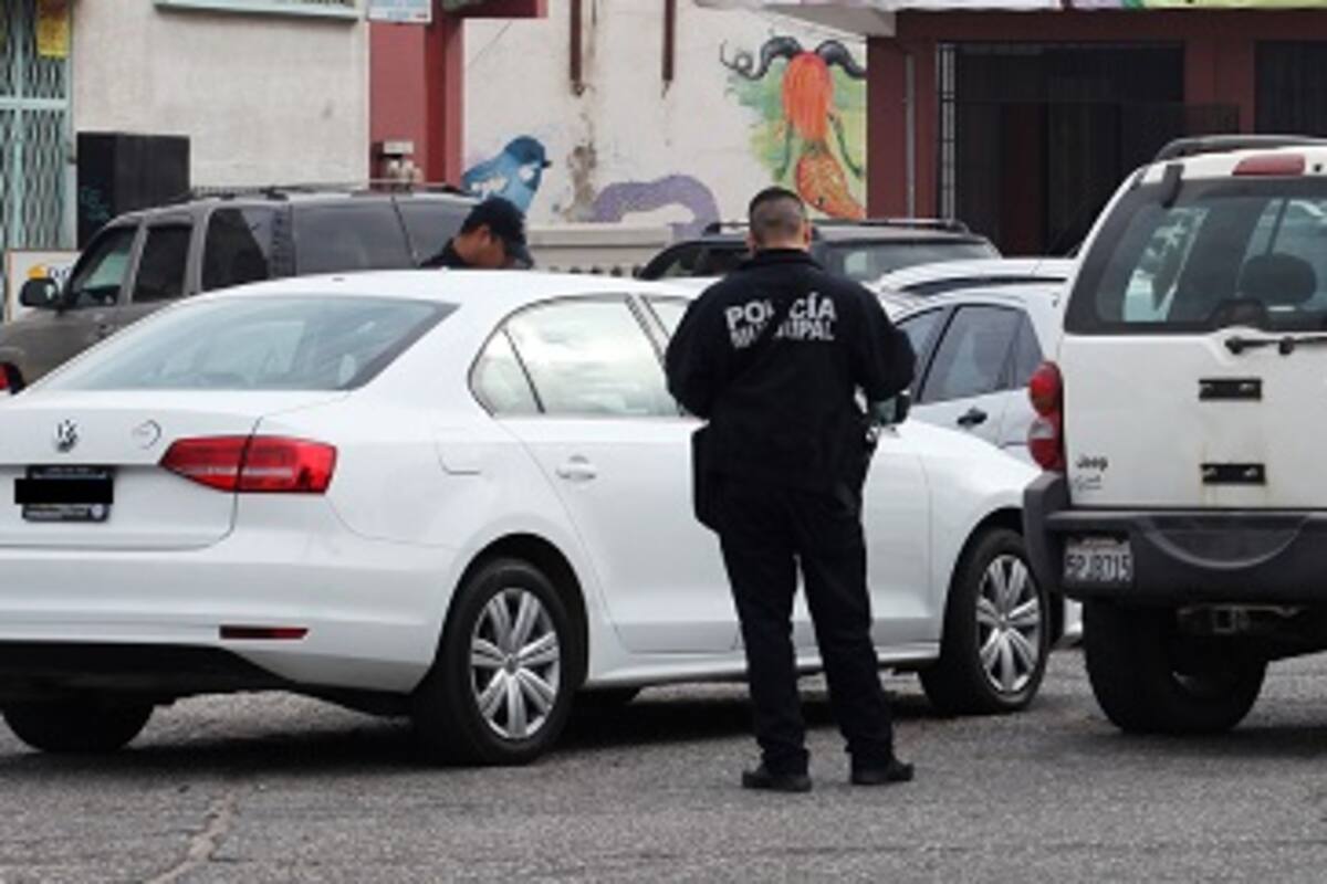 Estadounidense graba extorsión policial en Mexicali