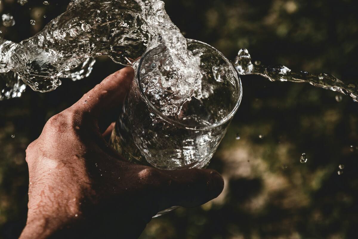 ¿Qué bebida hidrata más? Estudio descarta al agua como primera opción