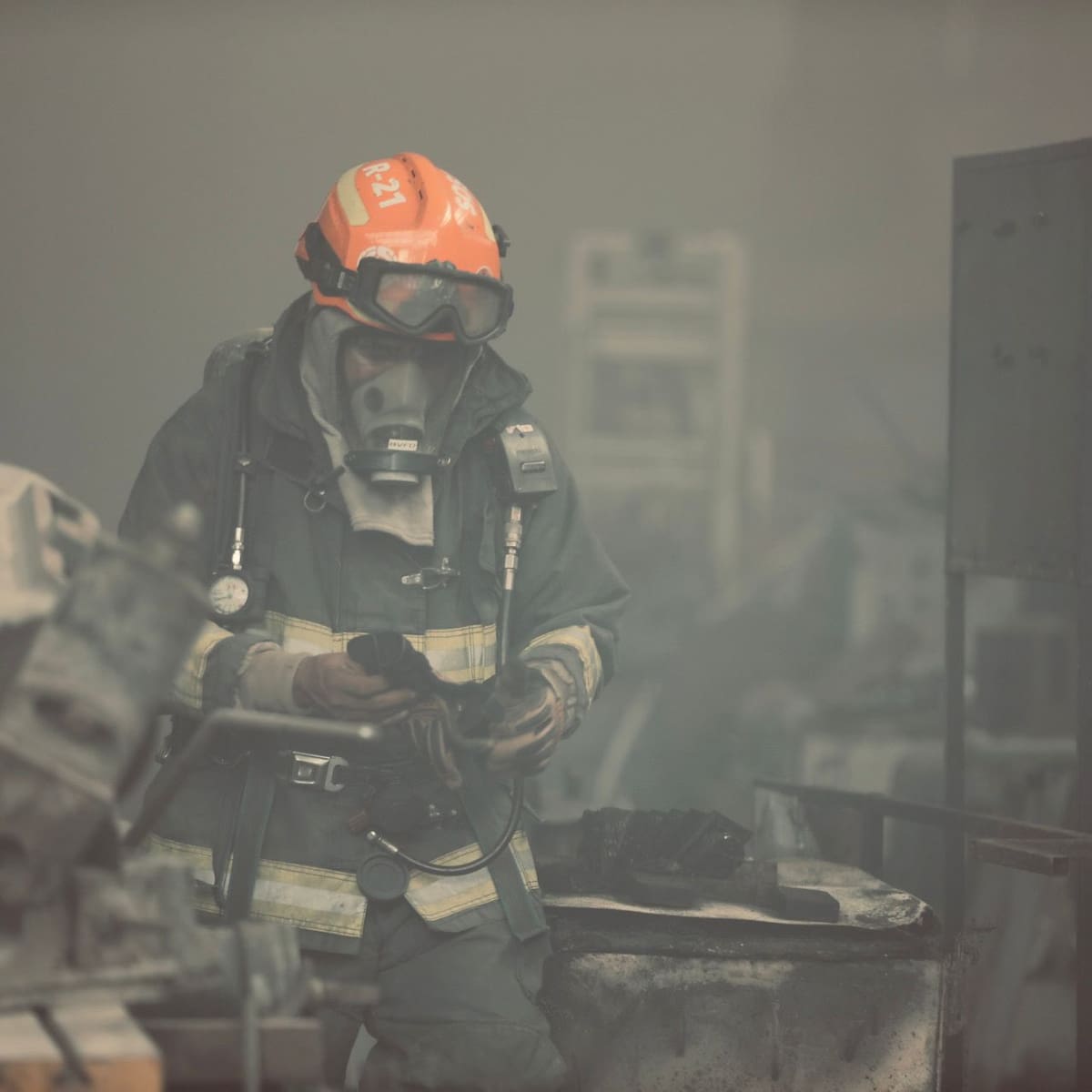 Unidad de Protección Civil Nuevo León atiende el reporte de incendio.