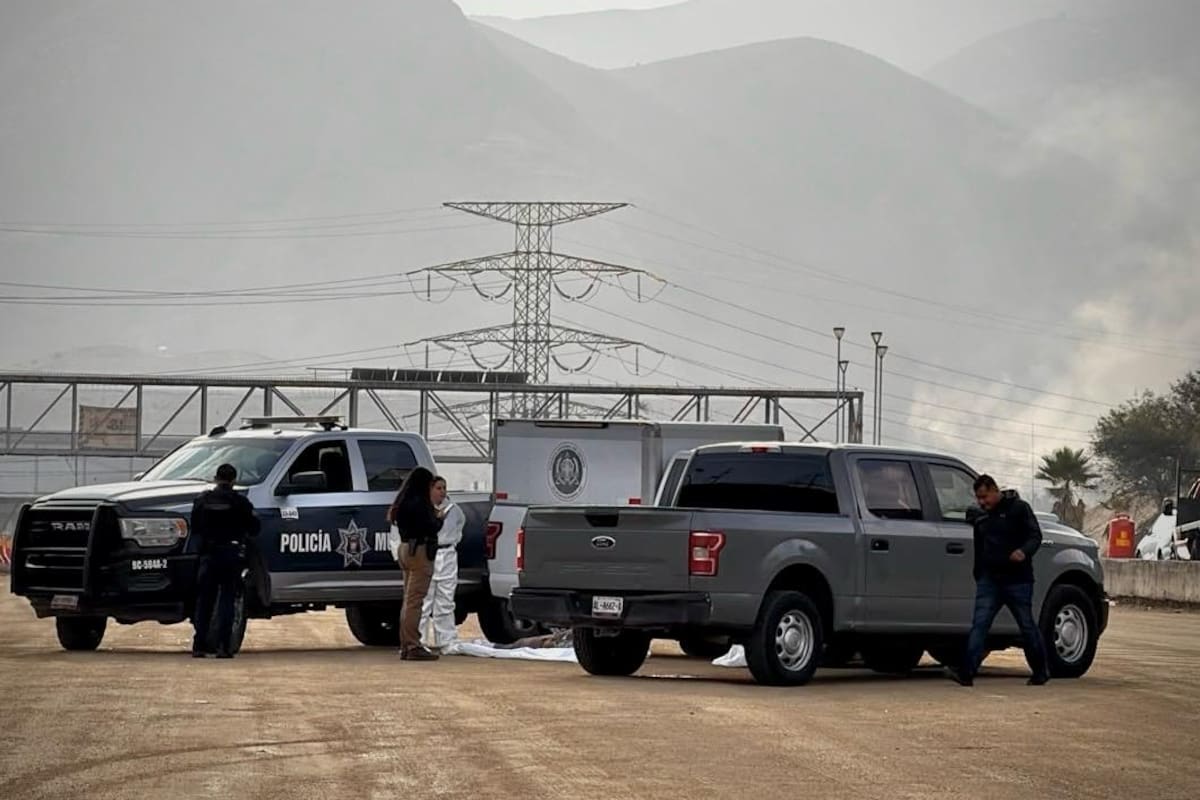 Localizan a hombre sin vida en construcción de carriles confinados del bulevar 2000
