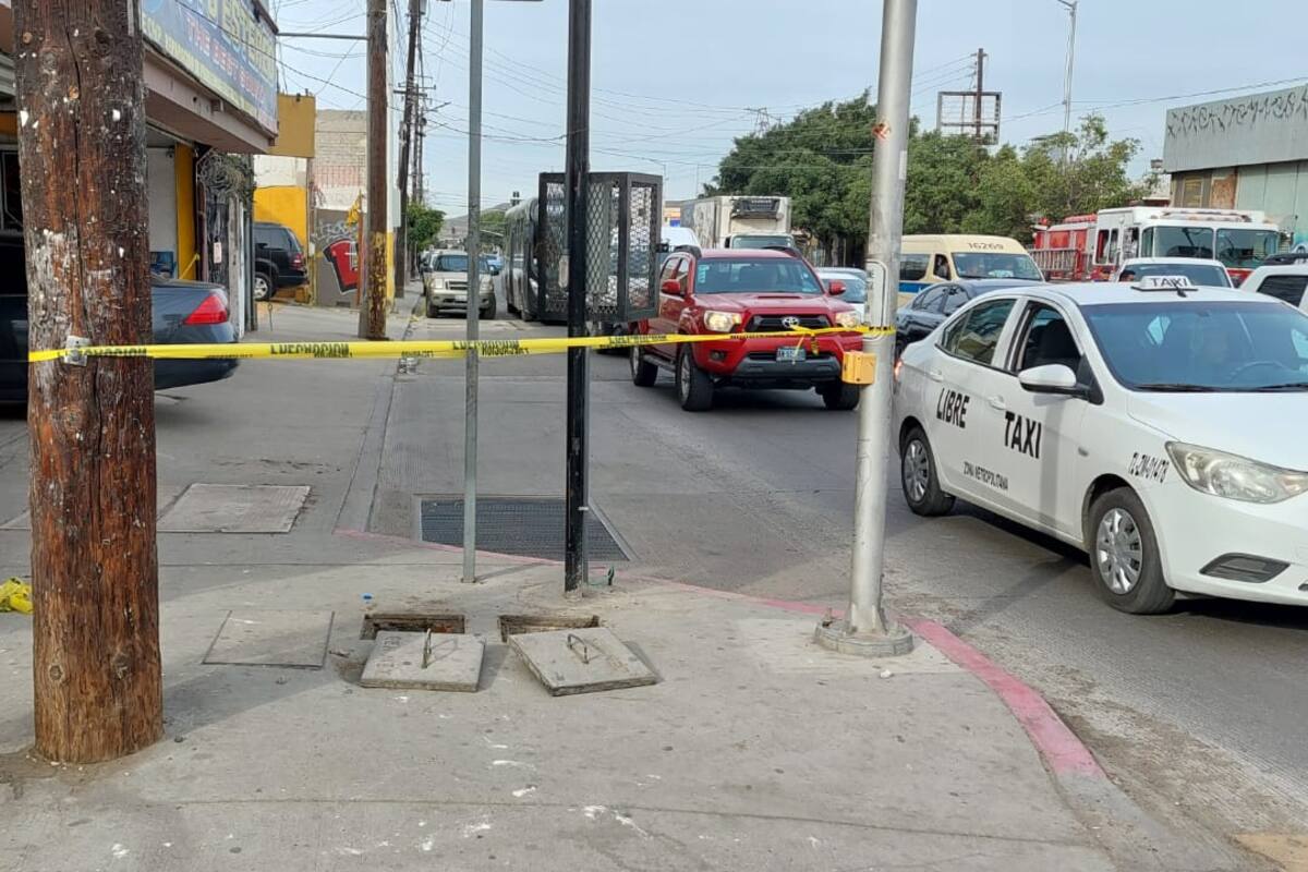 Reportan explosión de alcantarilla en Zona Centro de Tijuana