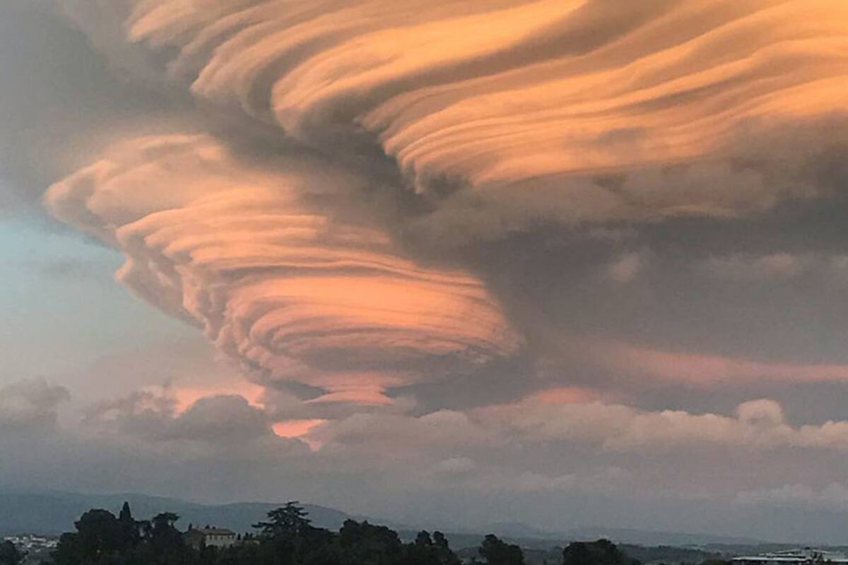 Gran nube lenticular se origina sobre una ciudad francesa