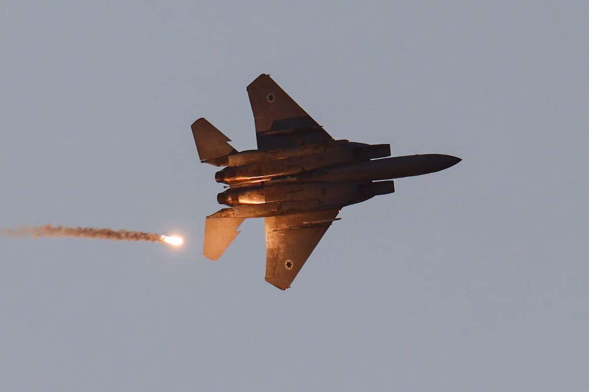 Fue derribado por fuego amigo en Kuwait y semanas después cayó sobre Irán: la increíble historia del piloto estadounidense que sobrevivió dos veces en la misma guerra