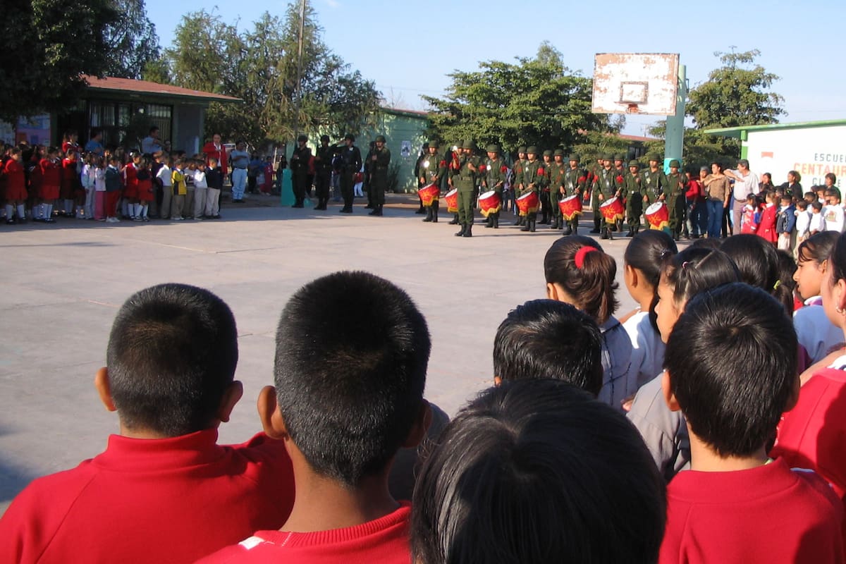 Instalarán malla provisional en primaria de CO tras colapso de barda