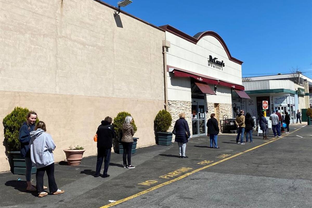 Multaran a ciudadanos de NY que no respeten distanciamiento social