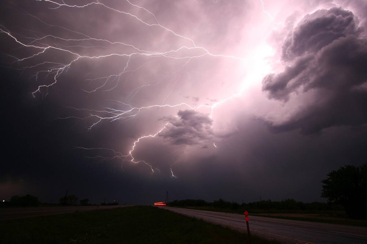 Alertan por posible formación de tornados en Coahuila
