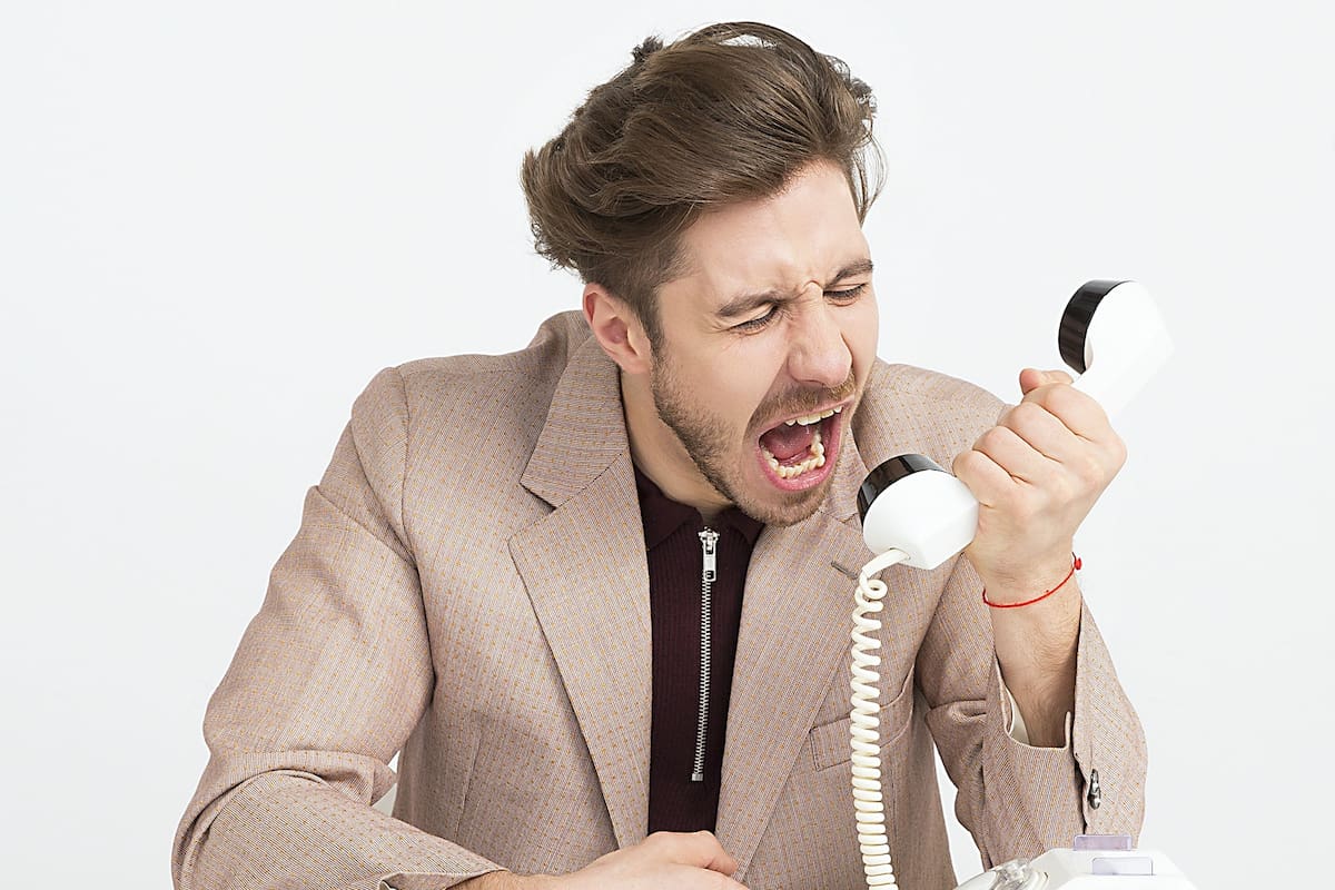 Qué hacer si tu banco te cobra comisiones injustas: Guía para reclamarlas
