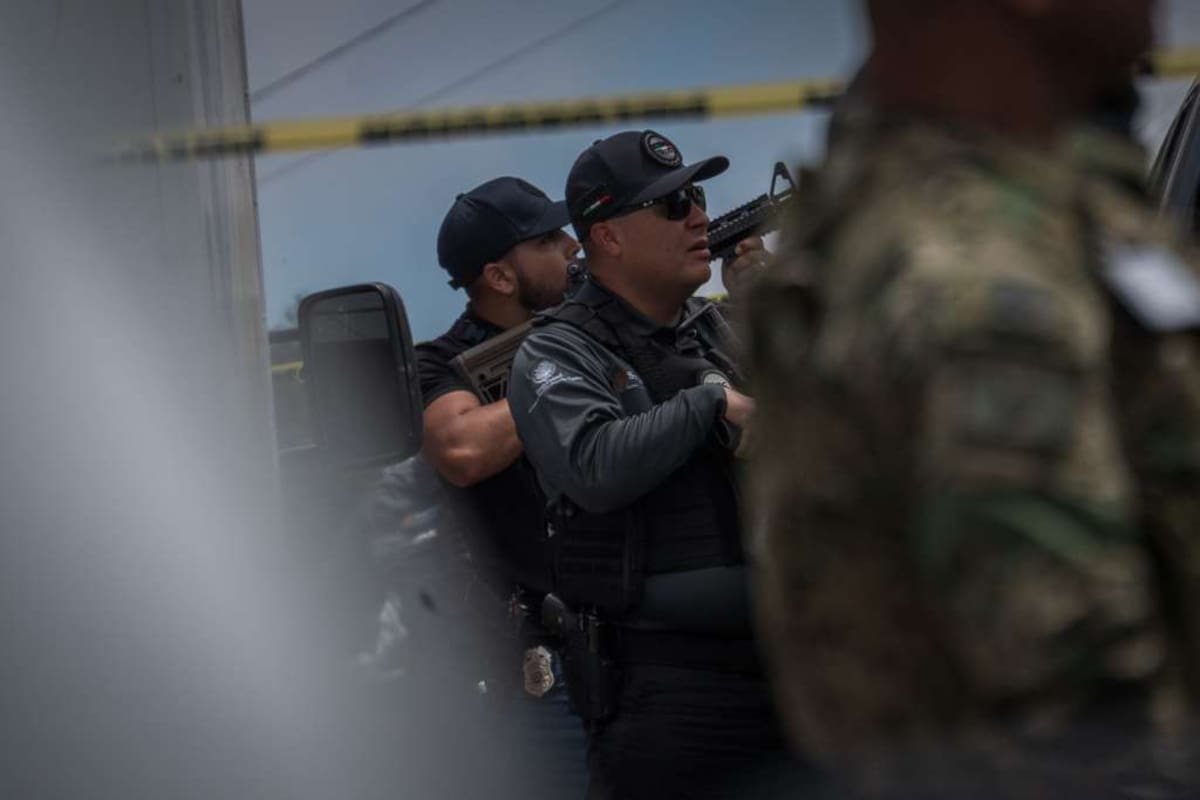 Elementos de corporaciones de los tres órdenes de gobierno desplegaron un operativo en la colonia Xicoténcatl Leyva Mortera, en San Antonio de los Buenos, tras el reporte de una presunta balacera; hasta el cierre de esta edición no se había emitido información oficial sobre los hechos. Foto: Border Zoom.