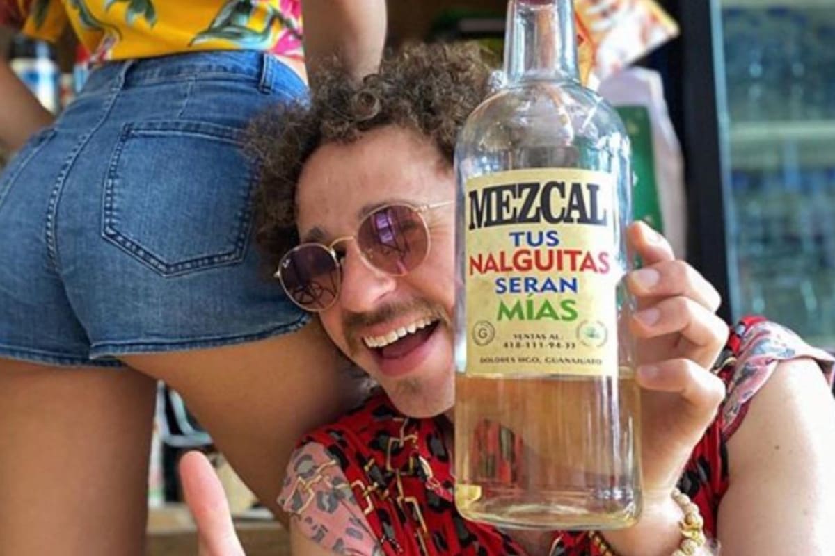 Novia de Luisito Comunica recrea la polémica foto machista, ¡pero al revés!