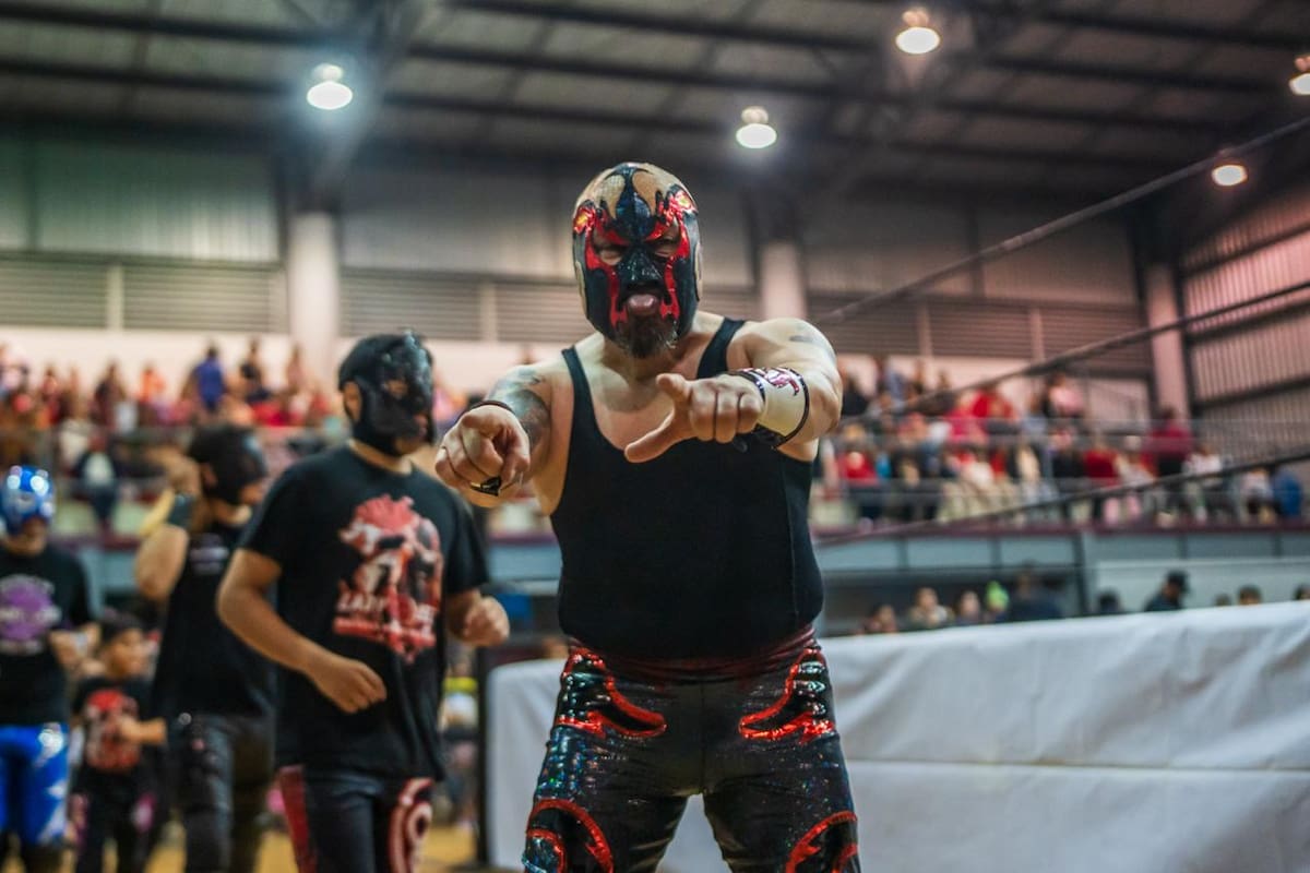 Vecinos y comerciantes de la Zona Norte realizaron una posada navideña en la Unidad Deportiva Benito Juárez, dedicada a niñas y niños de la comunidad, con actividades recreativas y entrega de regalos. Foto: Border Zoom