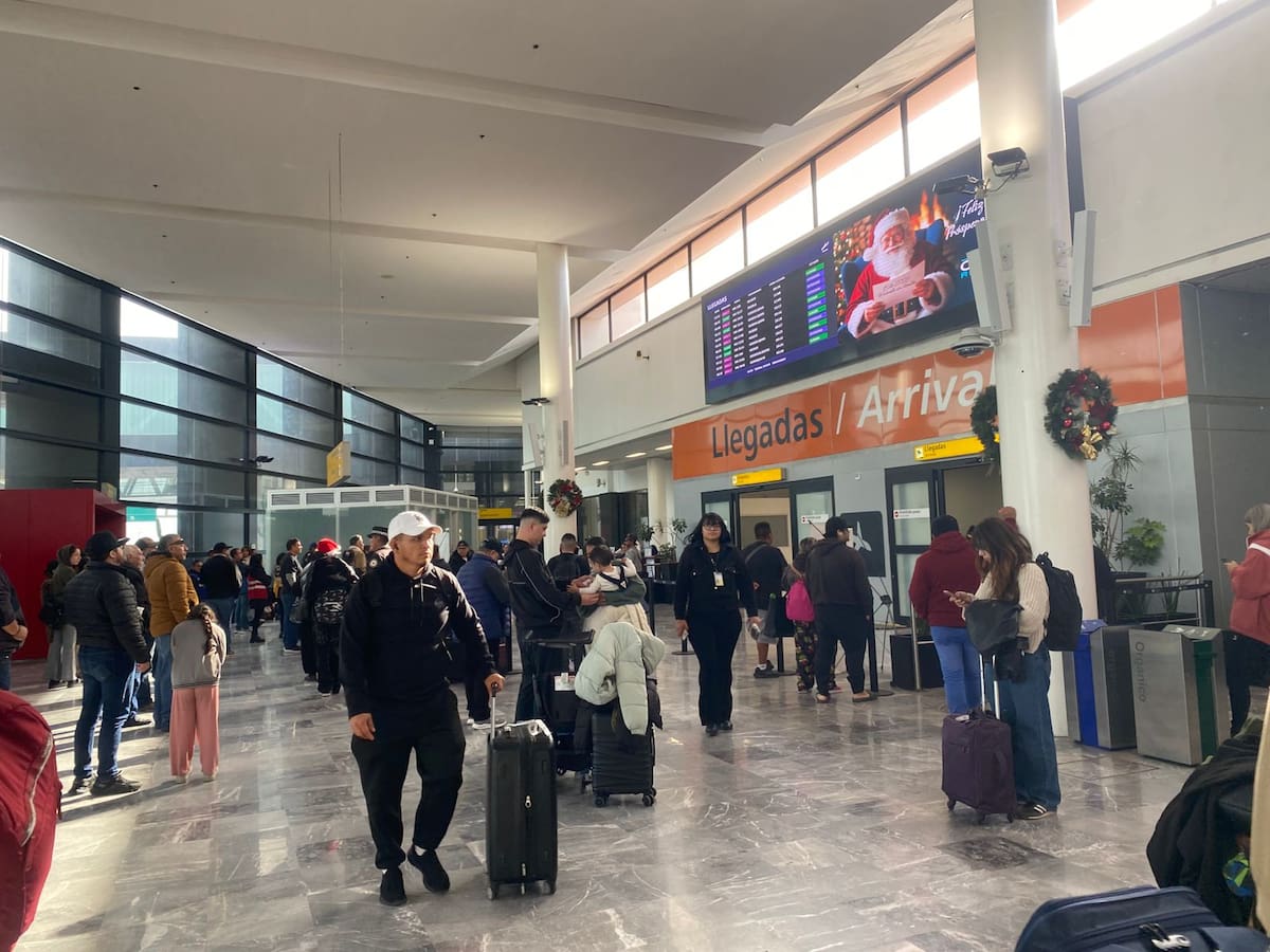 La madrugada de lunes hubo afectaciones, particularmente en los arribos, sumando ya 10 días de impactos en el Aeropuerto por condiciones climáticas. Foto: Emmanuel Castañeda