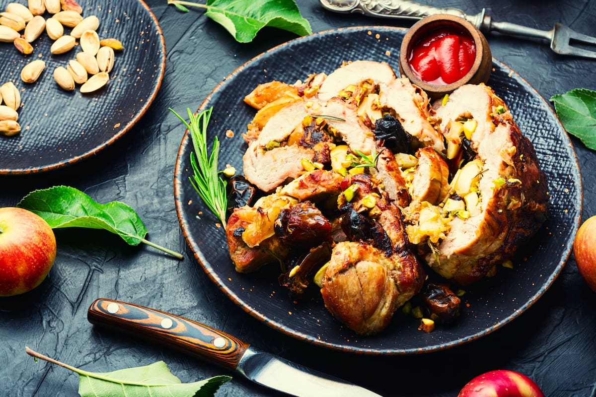 Lomo de cerdo relleno de manzana y nuez