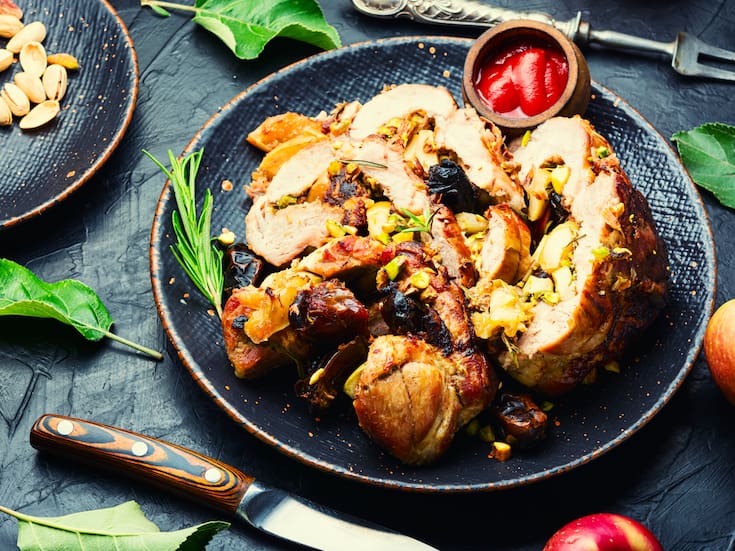 Lomo de cerdo relleno de manzana y nuez