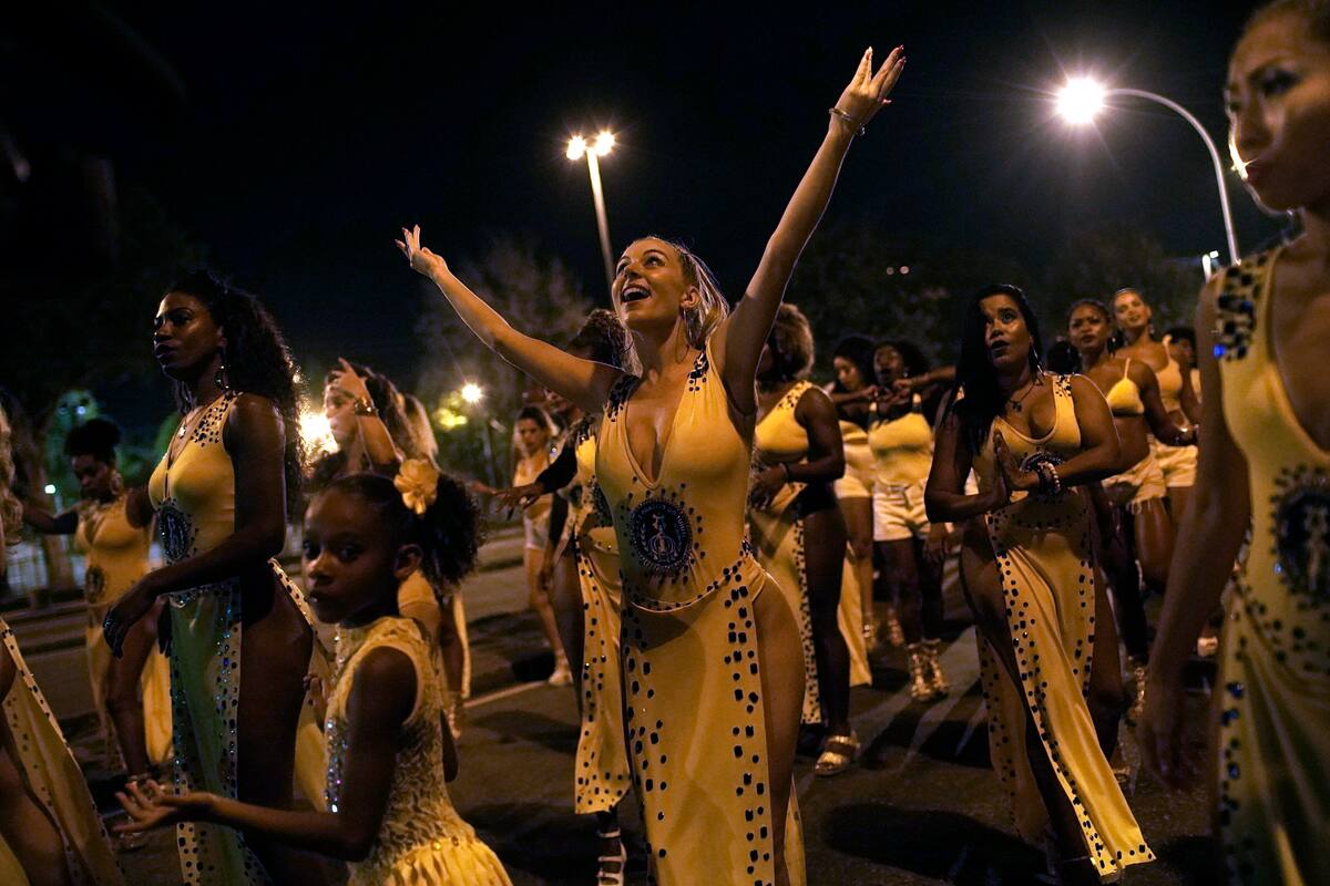Bailarines de samba extranjeros exportan el Carnaval de Río
