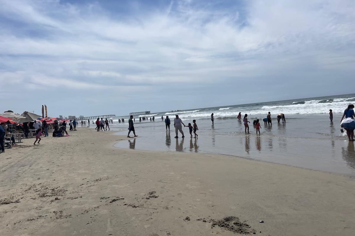 Más de 5 mil bañistas visitan playas de Rosarito en Vienes Santo