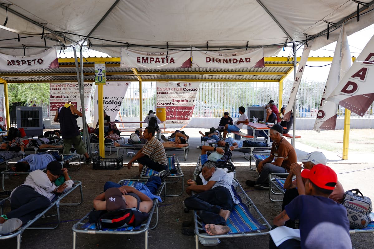 Buscan refugio ante calor de 50 grados; albergues han atendido a más de mil personas en Mexicali