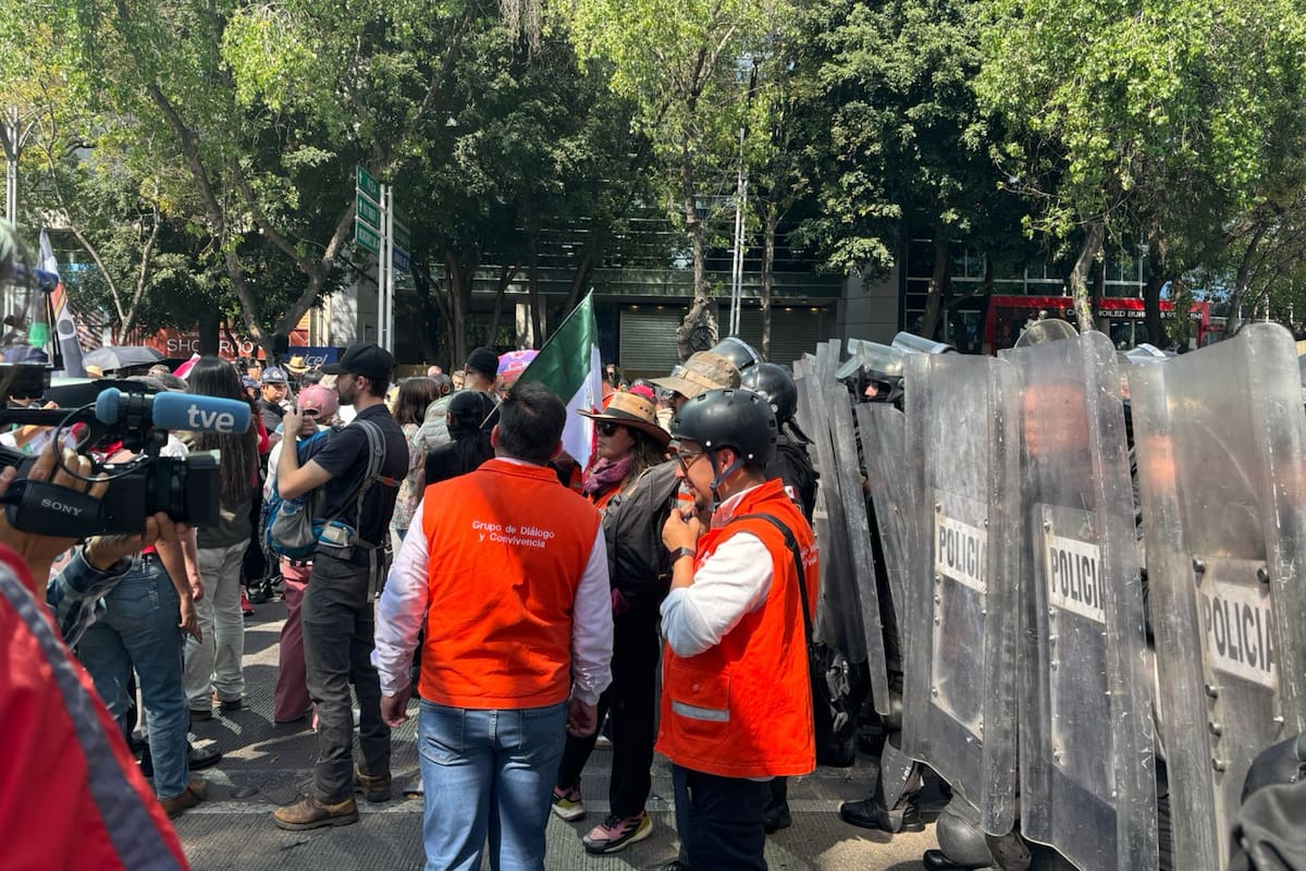 Marcha “Generación Z” avanza rumbo al Zócalo capitalino; inconformes denuncian presunta intimidación